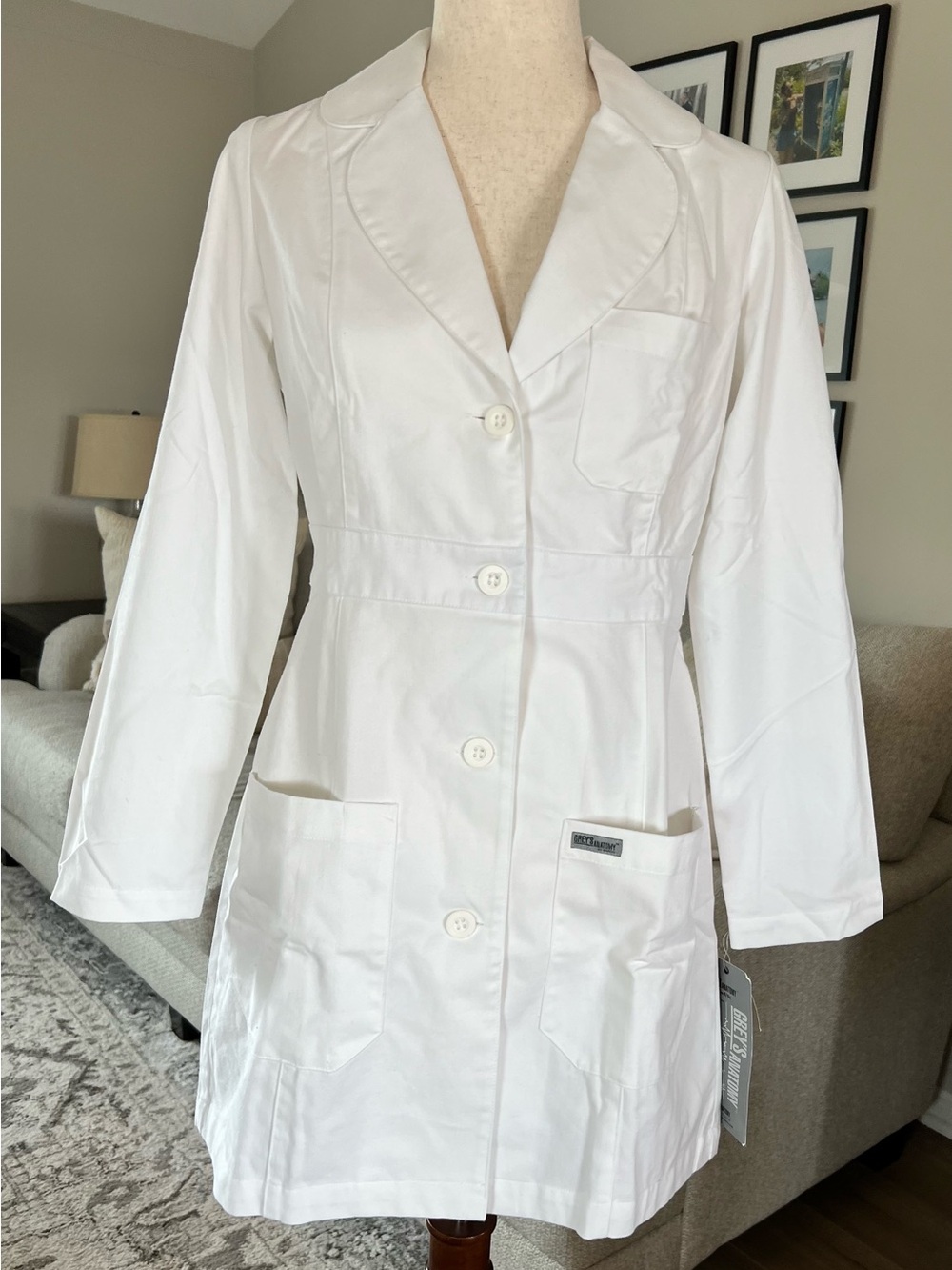 Grey's Anatomy by Barco 3 pocket White Lab Coat Size Small Style #4419 Back Belt